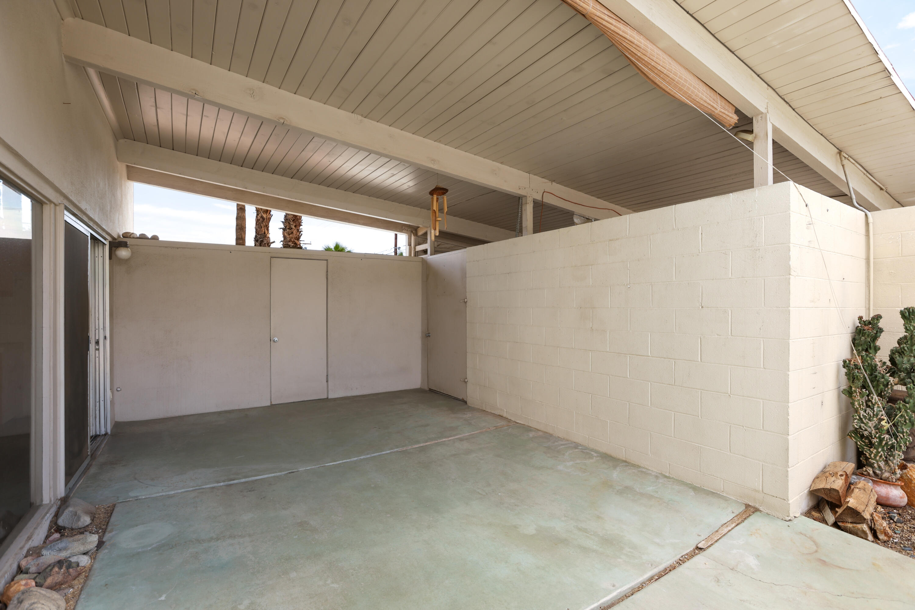 2839 North Davis Way Palm Springs, CA 92262 - Photo 4 of 29 a view of small space