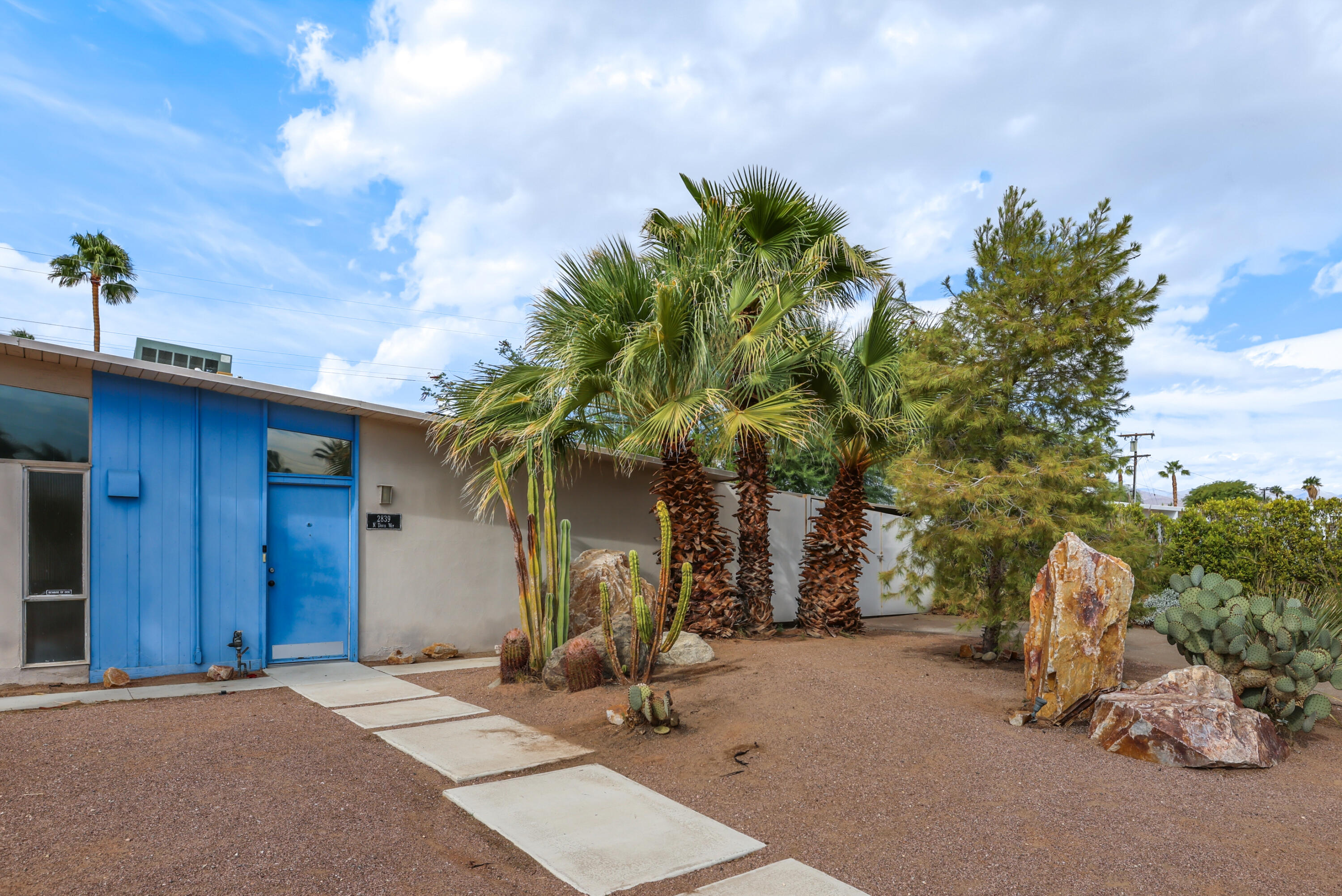 2839 North Davis Way Palm Springs, CA 92262 - Photo 6 of 29 a backyard of a house with table and chairs