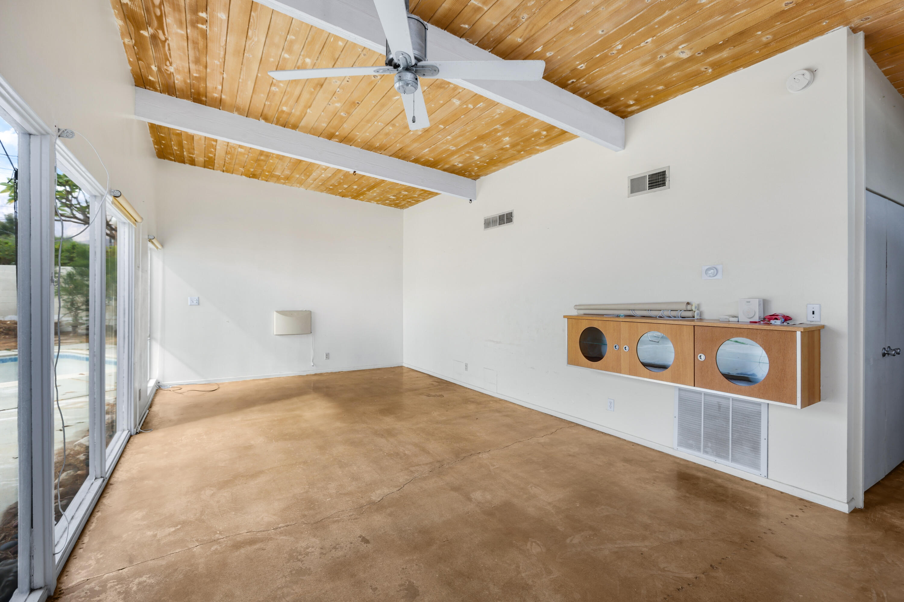 2839 North Davis Way Palm Springs, CA 92262 - Photo 9 of 29 a view of an entryway