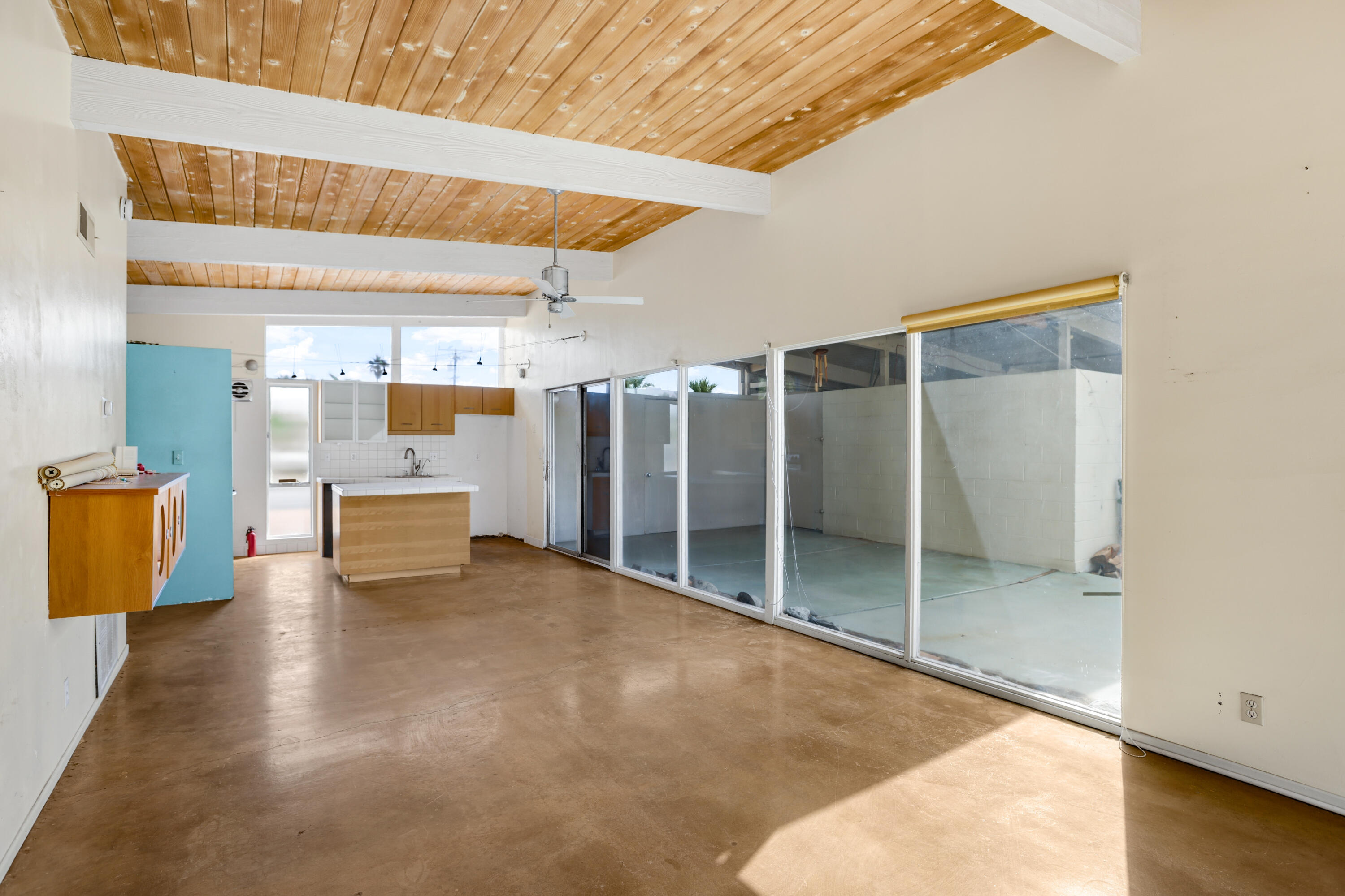 2839 North Davis Way Palm Springs, CA 92262 - Photo 10 of 29 a view of a room with shelves