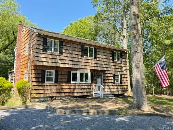 $699,998 | 130 Park Lane, Middle Island, NY 11953