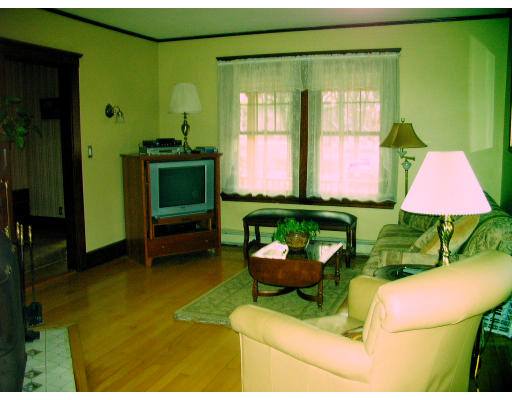 33 Hanscom Avenue Reading, MA 01867 - Photo 3 of 6 Gallery Image 3
