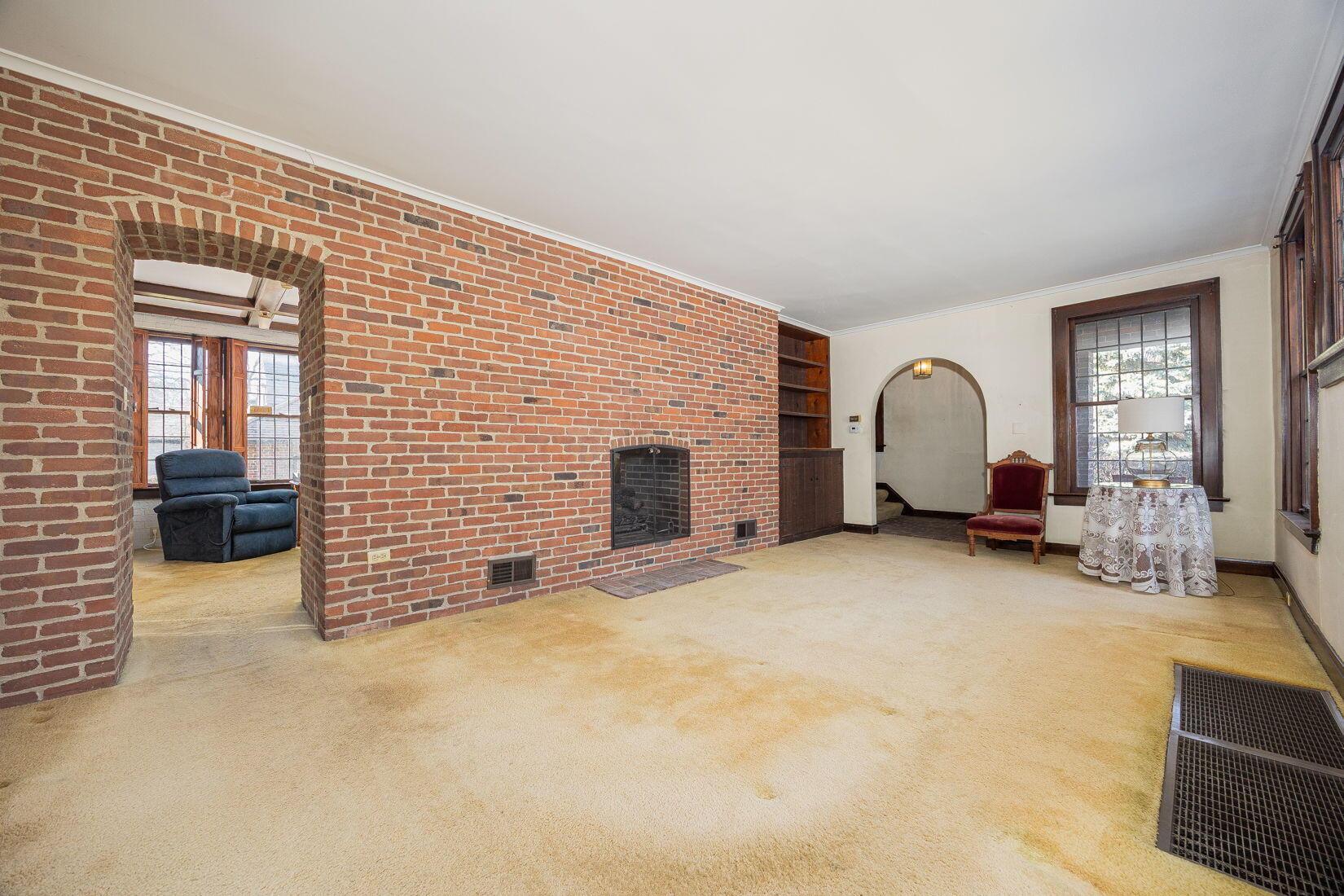 2619 Bexley Park Road Columbus, OH 43209 - Photo 7 of 39 Living Room