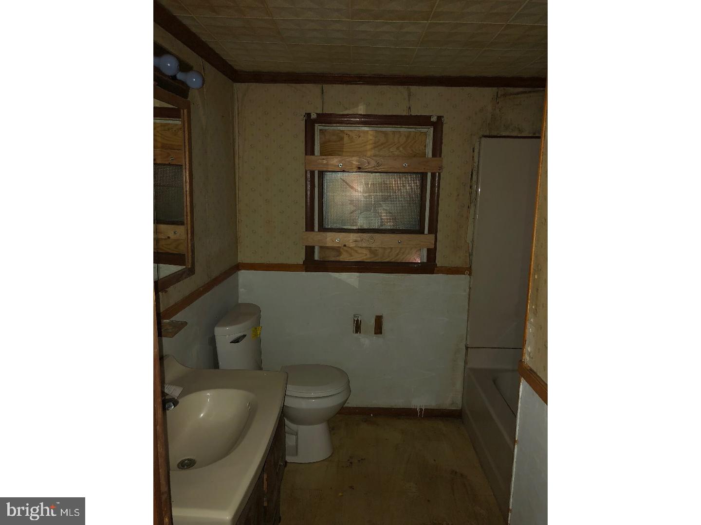 308 North Fairview Street Riverside, NJ 08075 - Photo 7 of 15 Bathroom