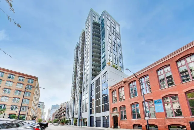 $625,000 | 435 West Erie Street, Unit 1106, Chicago, IL 60654