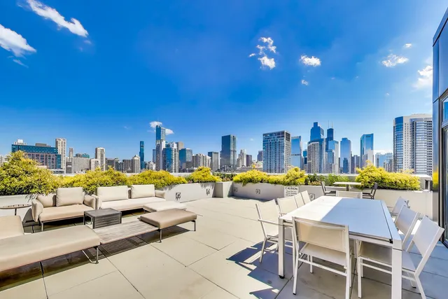 $625,000 | 435 West Erie Street, Unit 1106, Chicago, IL 60654