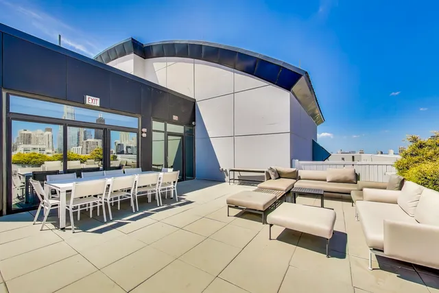 $625,000 | 435 West Erie Street, Unit 1106, Chicago, IL 60654