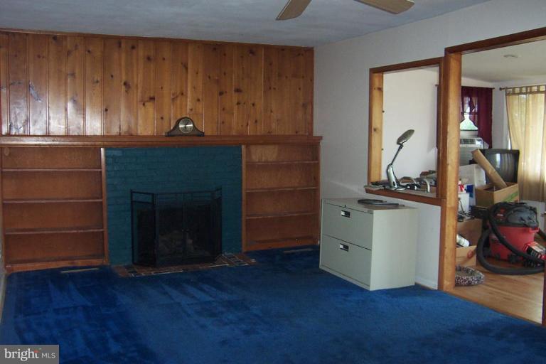 102 Ridge Road Riva, MD 21140 - Photo 3 of 8 Living Room