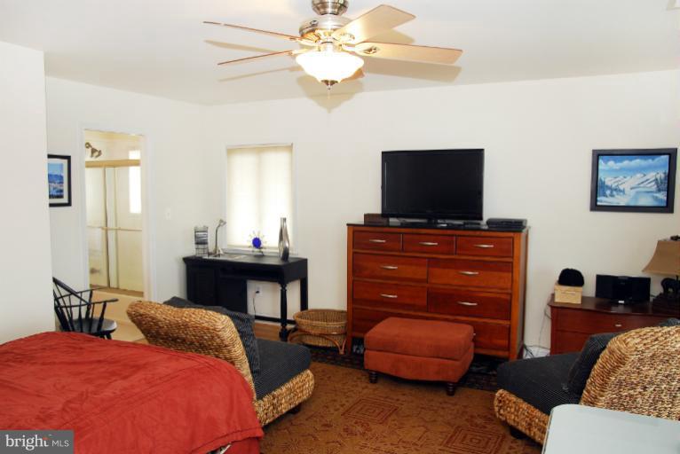 3645 Branhum Road Edgewater, MD 21037 - Photo 22 of 27 Bedroom 4 has a private bathroom