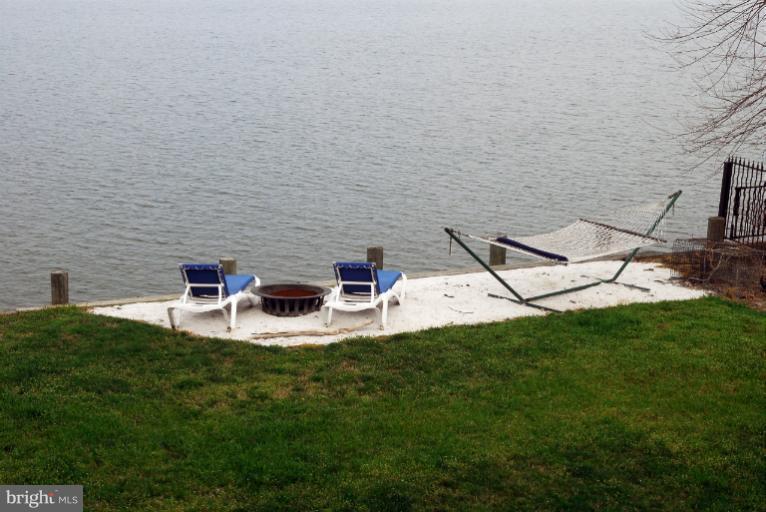 "Beach" by the water's edge -- with fire pit!