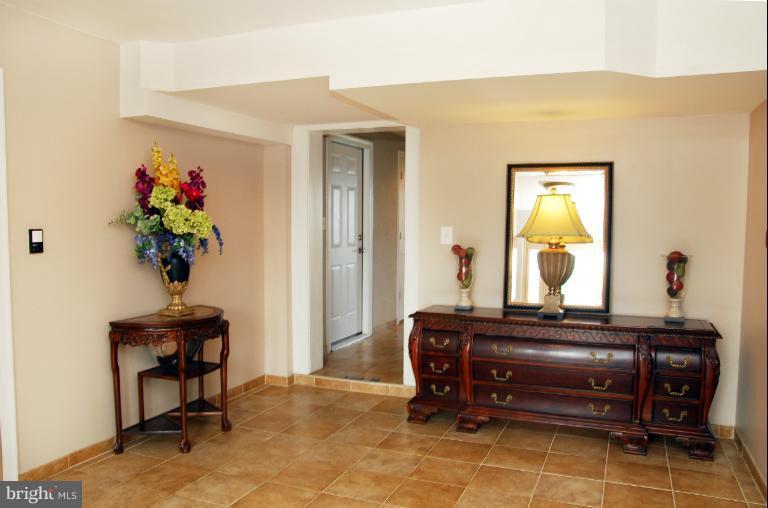 3645 Branhum Road Edgewater, MD 21037 - Photo 8 of 27 Foyer