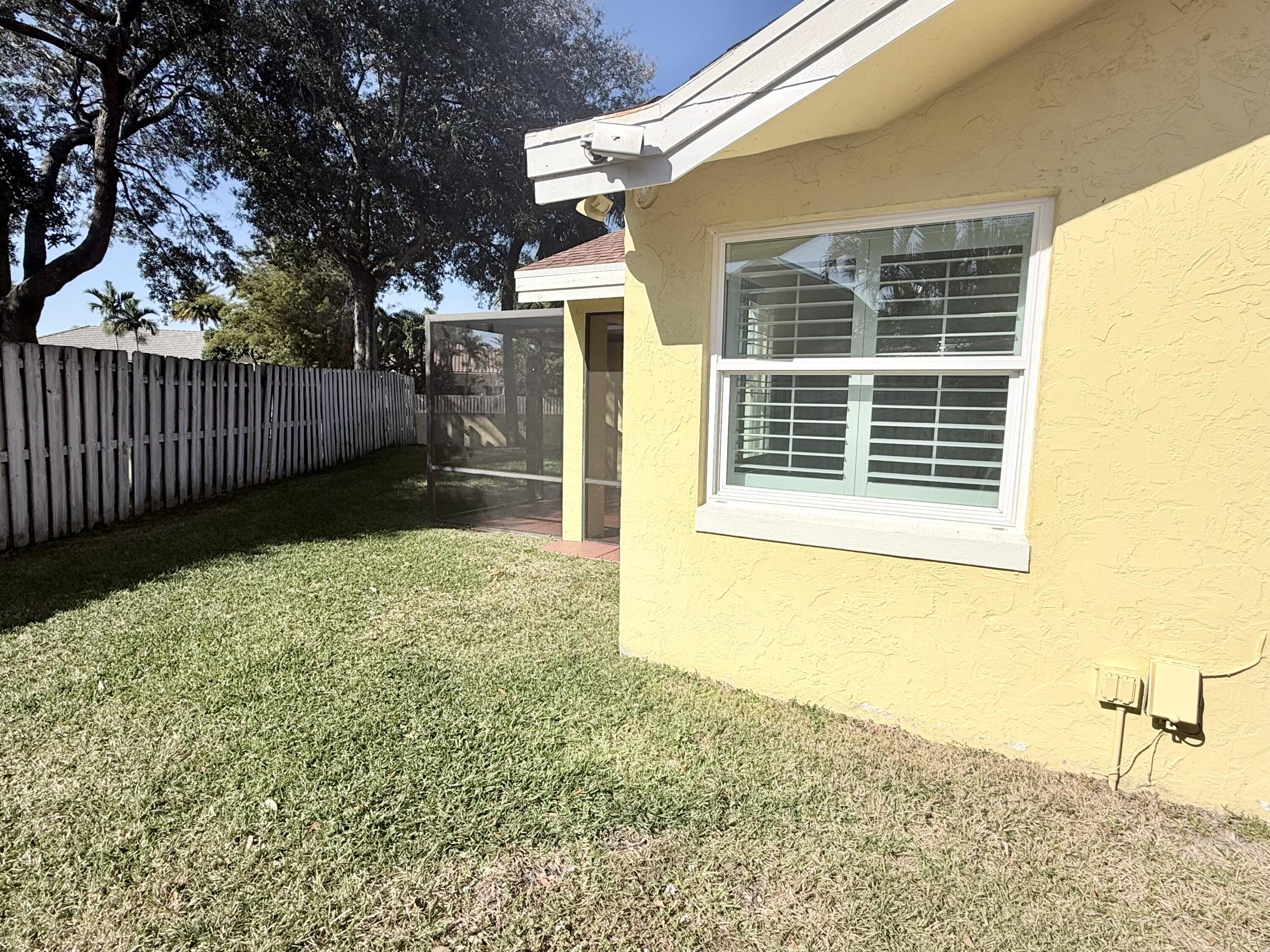 82 Sandpiper Way Boynton Beach, FL 33436 - Photo 20 of 24 a view of a backyard with a garden