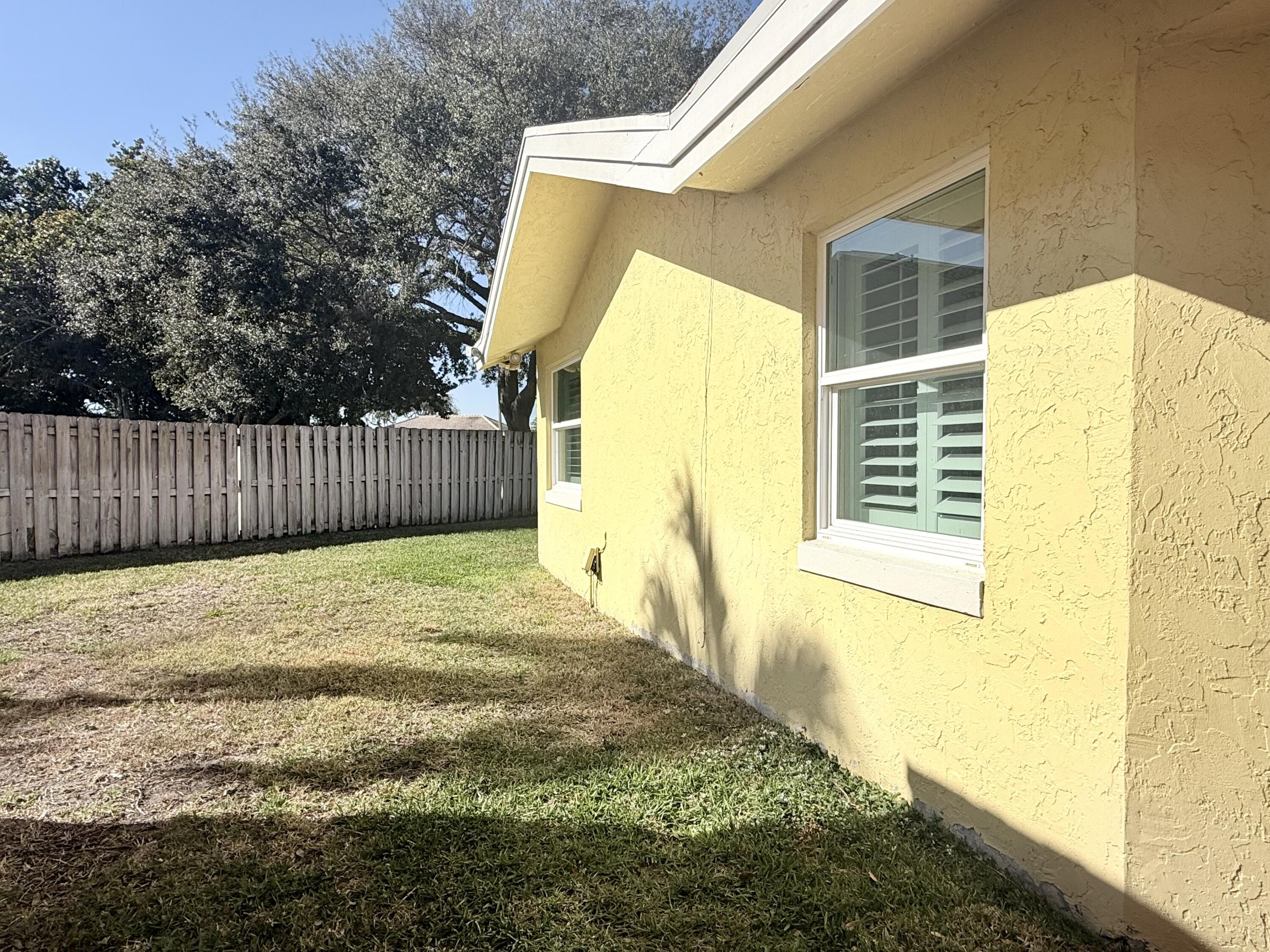 82 Sandpiper Way Boynton Beach, FL 33436 - Photo 22 of 24 a view of back yard of the house