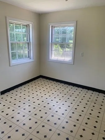 $1,725 | 16 Abington Avenue, Unit 1R, Holbrook, MA 02343