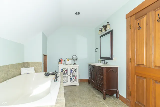 $699,900 | 5587 East 400S, Greenfield, IN 46140