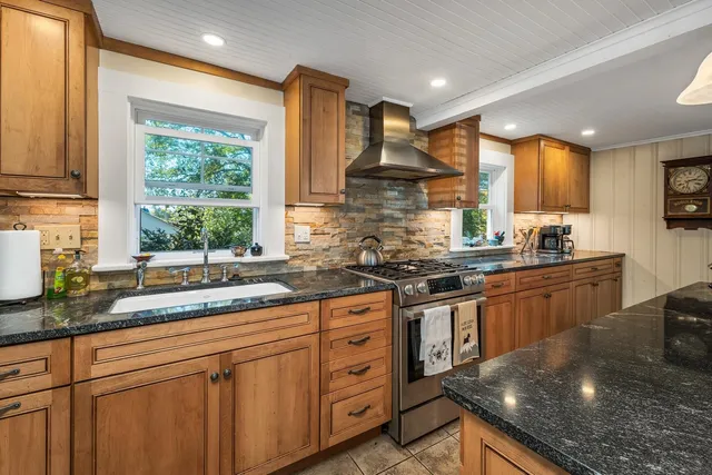 $629,000 | 108 Center Street, Wolfeboro, NH 03894