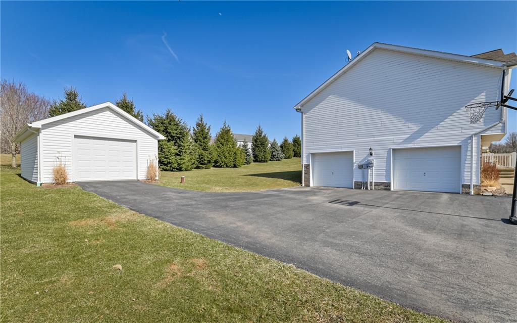 286 Cranberry Road Grove City, PA 16127 - Photo 3 of 25 Gallery Image 3
