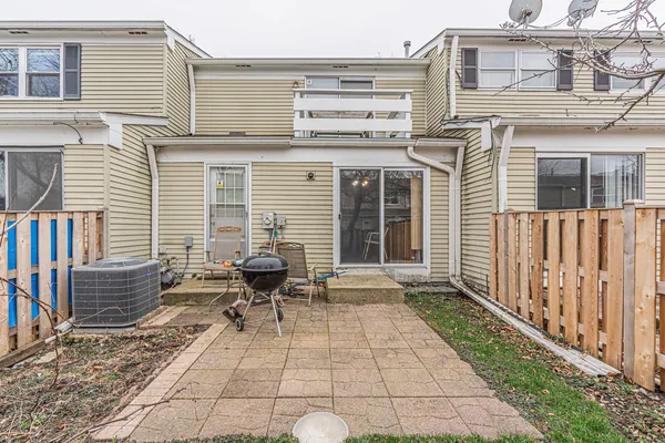 $285,000 | 1808 Largo Court, Schaumburg, IL 60169