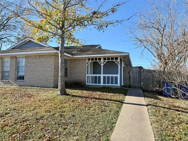 $1,150 | 705 Ruth Court, Unit B, Navasota, TX 77868