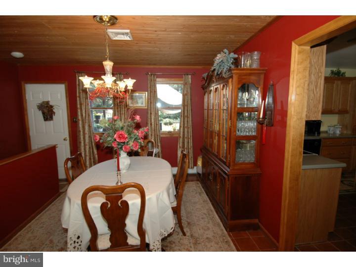 19 Island Road Jobstown, NJ 08041 - Photo 3 of 25 Dining Room