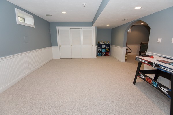 85 Johnson Drive Holliston, MA 01746 - Photo 26 of 30 an entryway in a room