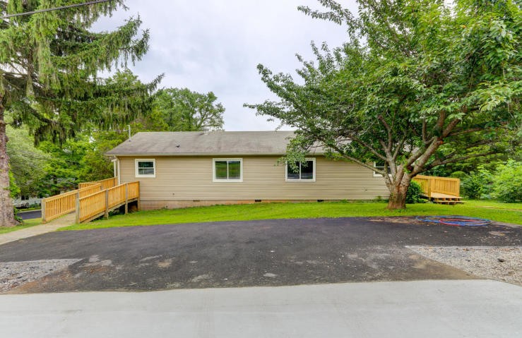 176 Warrior Circle Oak Ridge, TN 37830 - Photo 2 of 12 Gallery Image 2