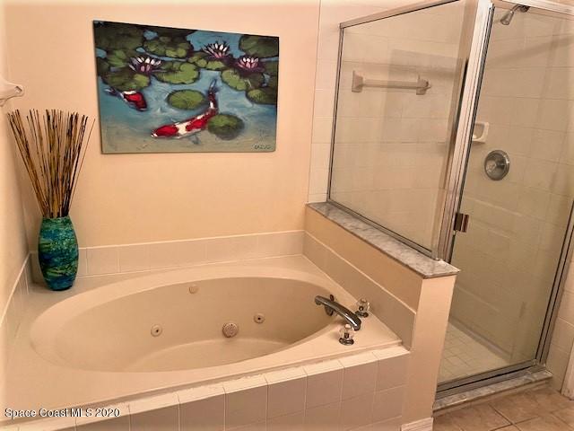 304 Intrepid Way Melbourne, FL 32903 - Photo 21 of 37 a bathroom with a bathtub