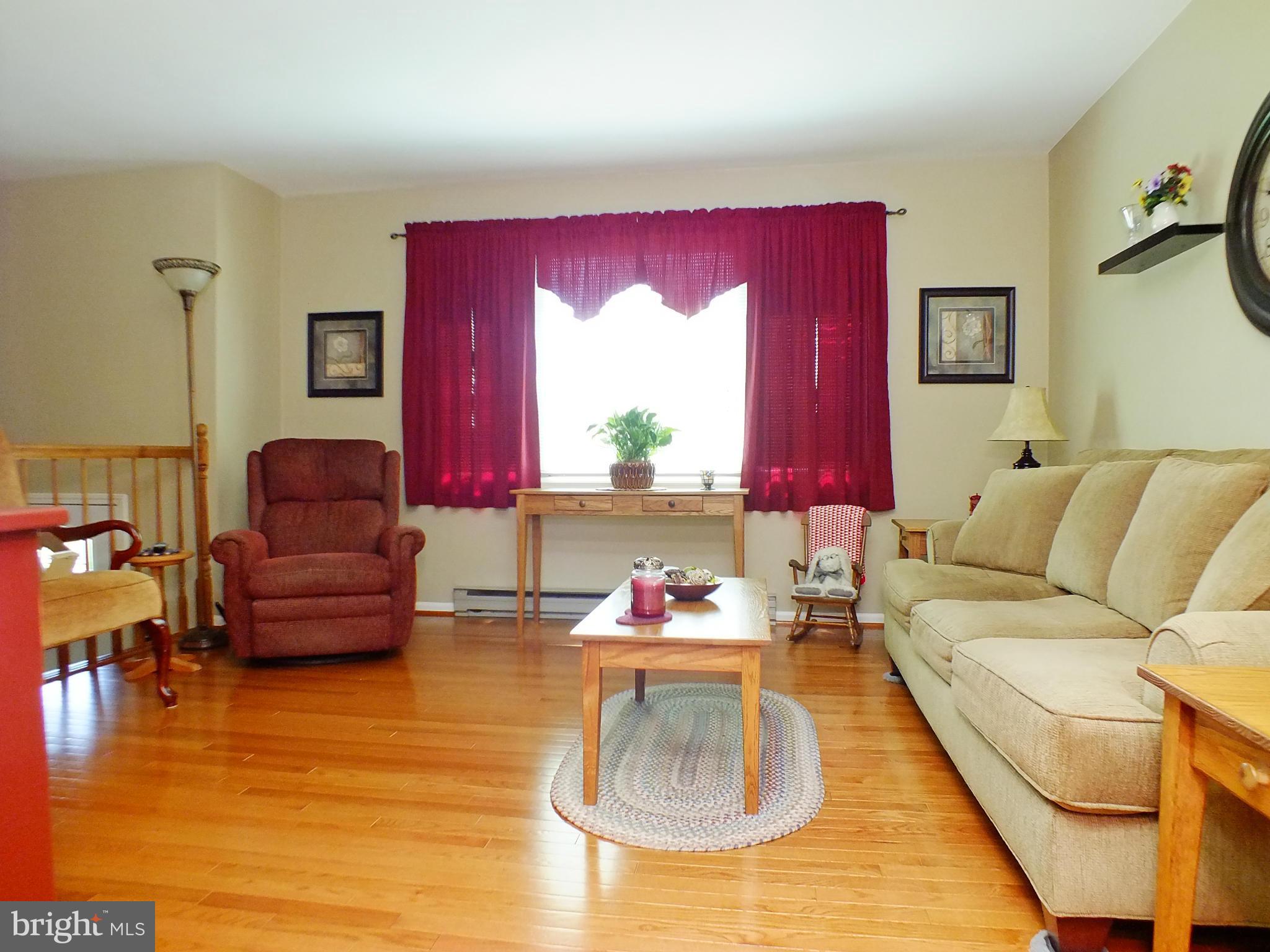2928 Michelle Road Manchester, MD 21102 - Photo 3 of 30 Living Room 1
