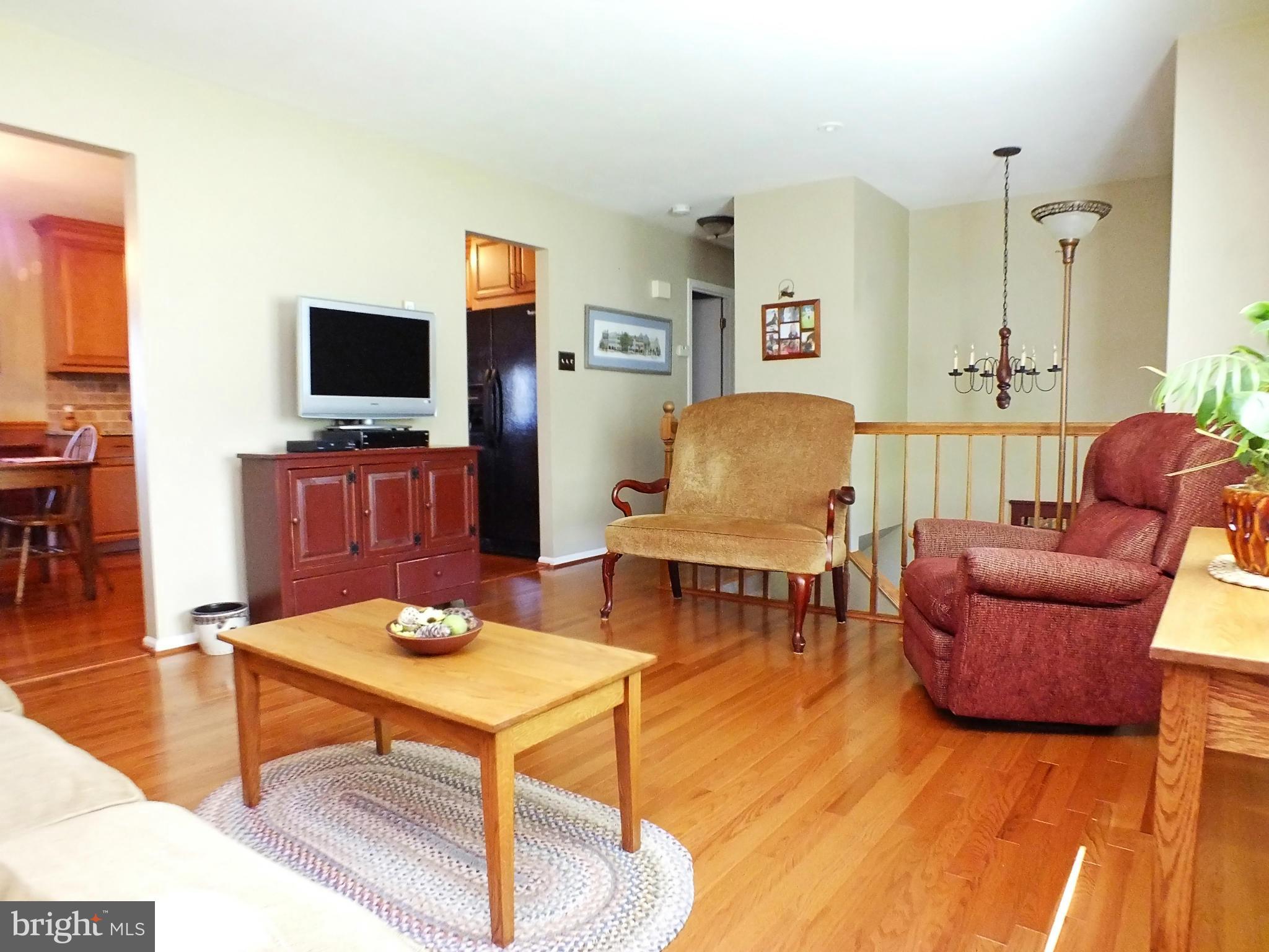 2928 Michelle Road Manchester, MD 21102 - Photo 4 of 30 Living Room 2