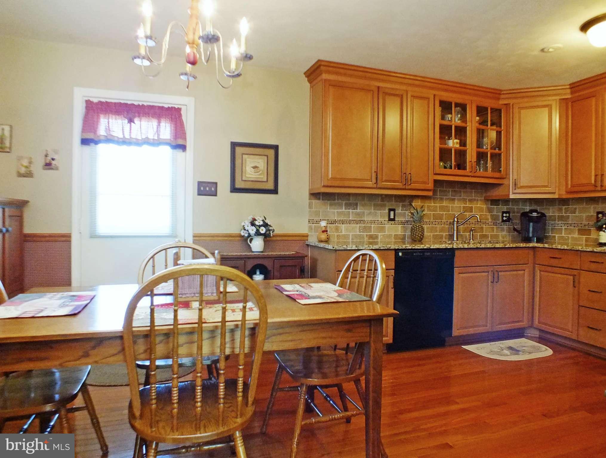 2928 Michelle Road Manchester, MD 21102 - Photo 5 of 30 Kitchen and Dining Room