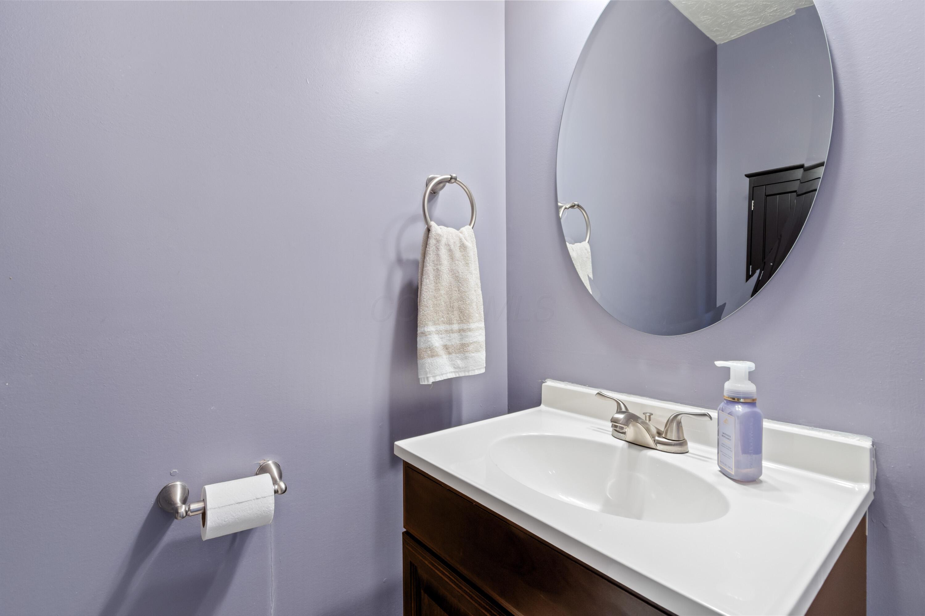 7987 Saddle Run Powell, OH 43065 - Photo 16 of 32 Half bath on first floor