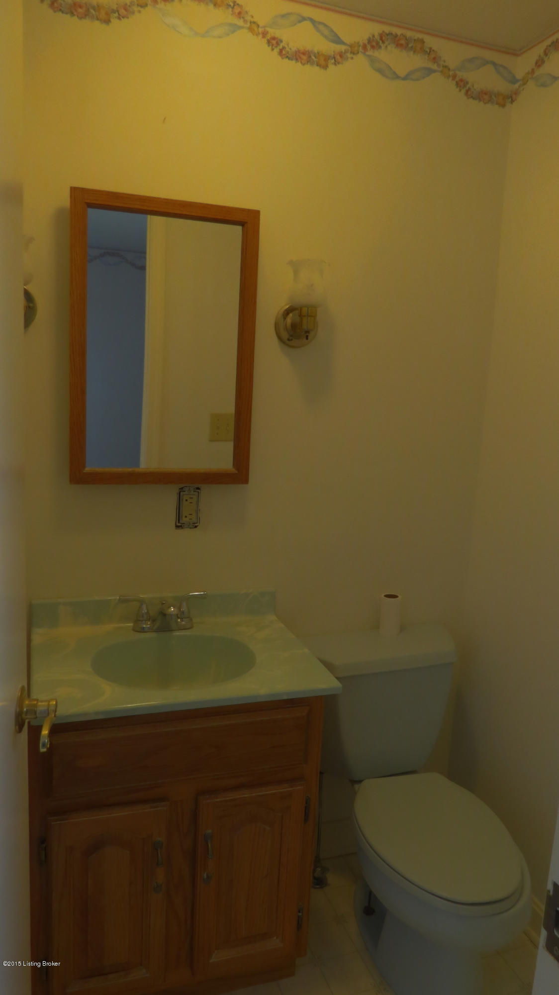 4615 Spen Lea Road Louisville, KY 40216 - Photo 11 of 34 Upstairs half Bath