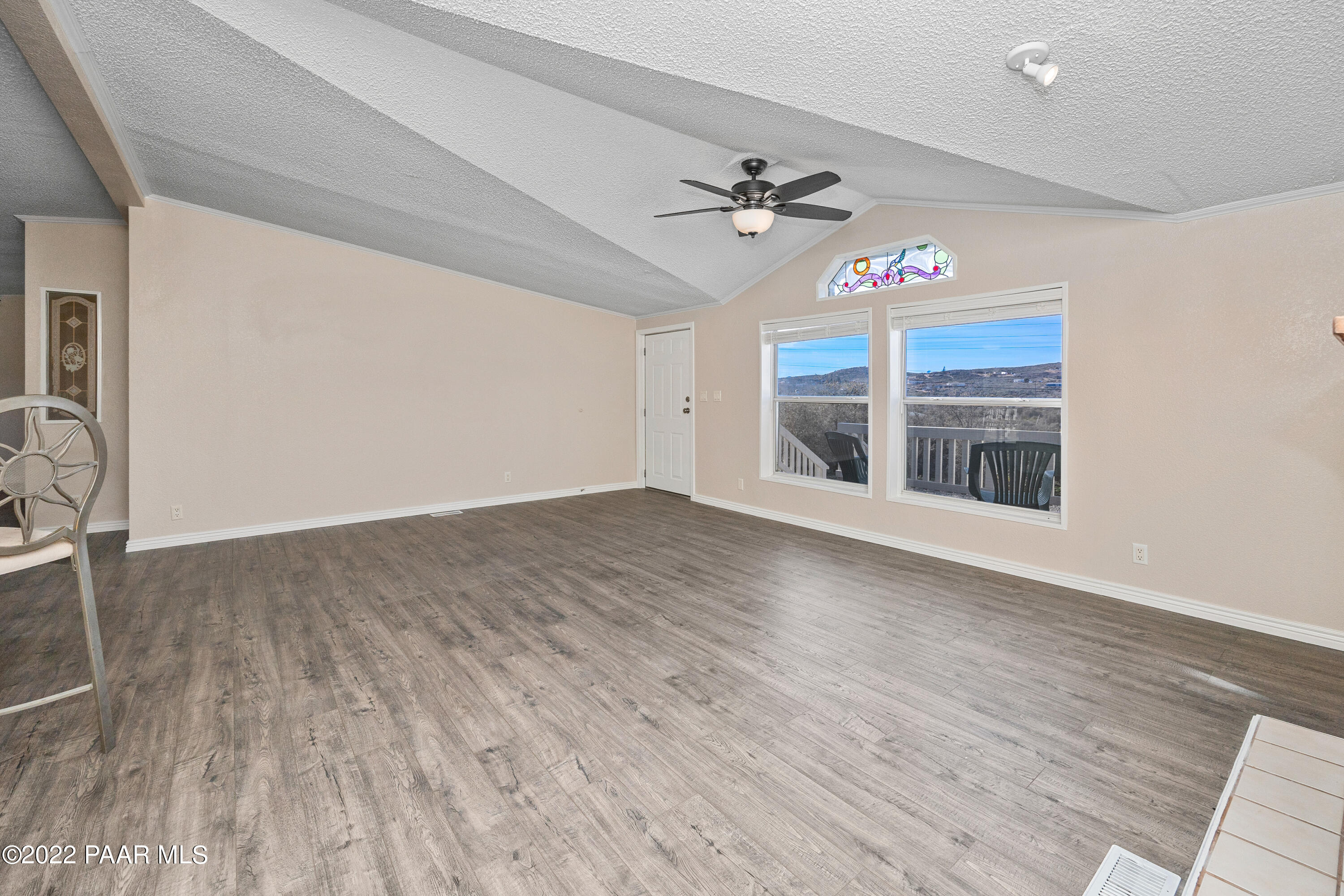 733 North Ambassador Road Dewey, AZ 86327 - Photo 4 of 34 004_Living Room