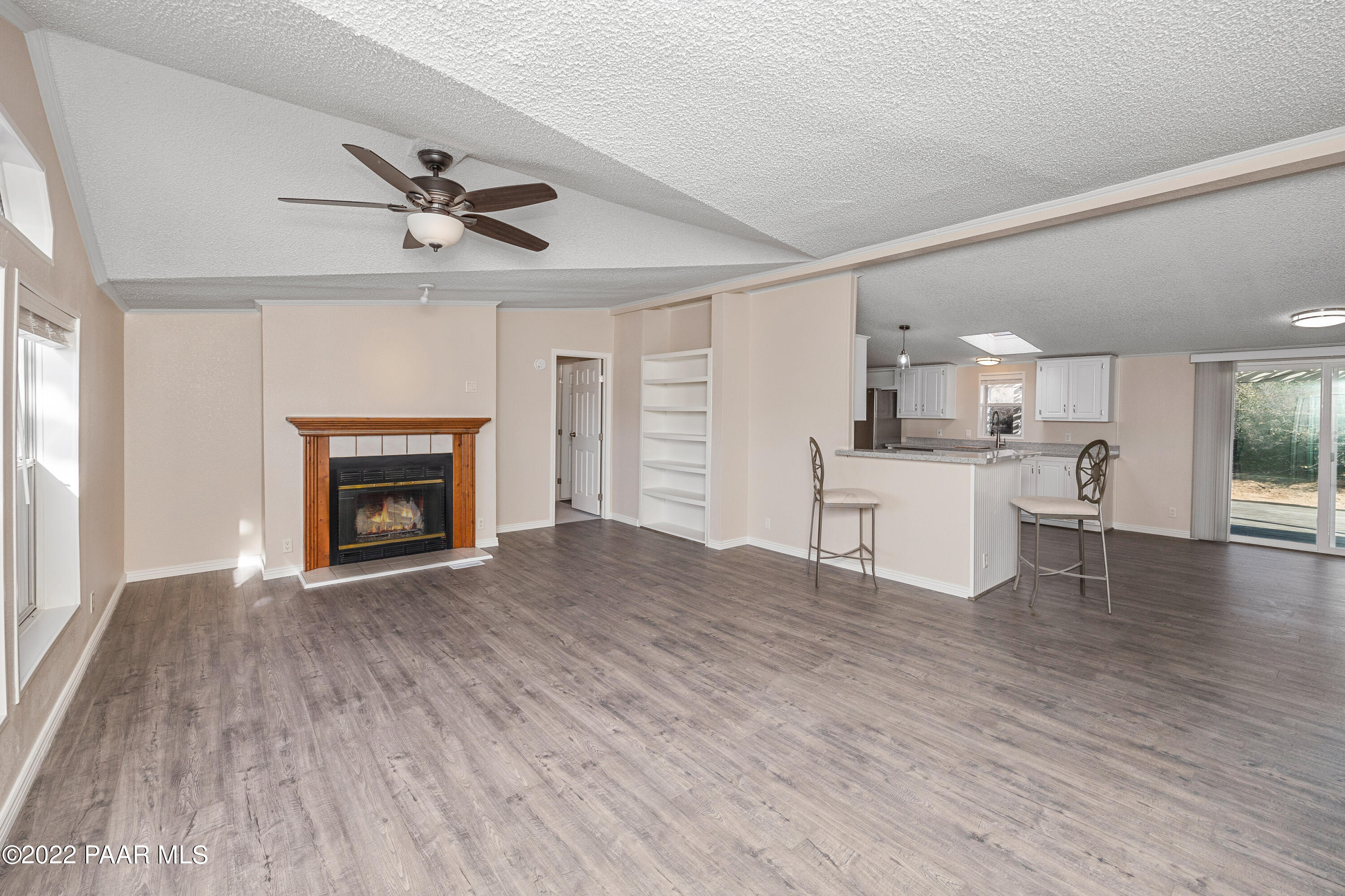 733 North Ambassador Road Dewey, AZ 86327 - Photo 5 of 34 005_Living Room