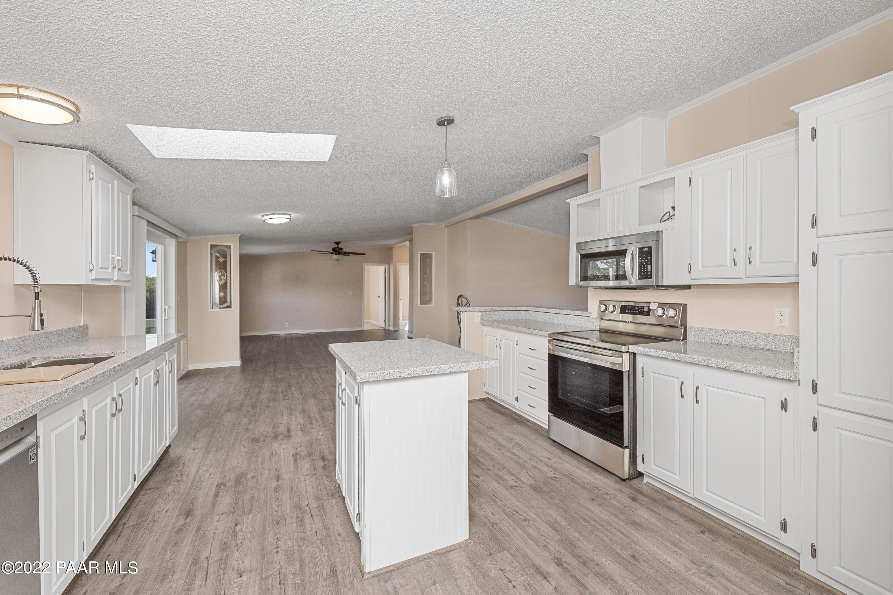 733 North Ambassador Road Dewey, AZ 86327 - Photo 8 of 34 008_Kitchen
