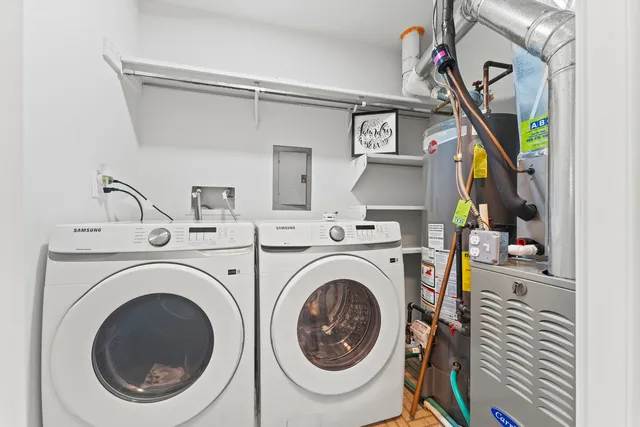 a view of entryway with washer and dryer