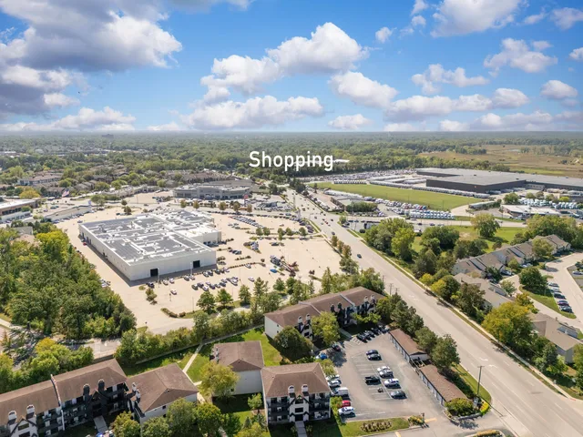 $279,900 | 813 East Carriage Lane, Unit 5, Palatine, IL 60074