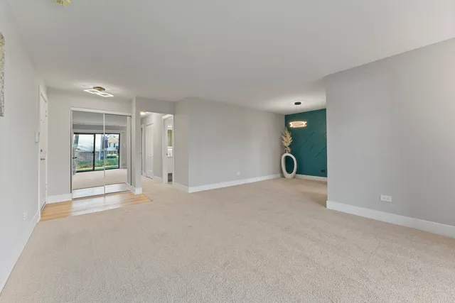 $279,900 | 813 East Carriage Lane, Unit 5, Palatine, IL 60074