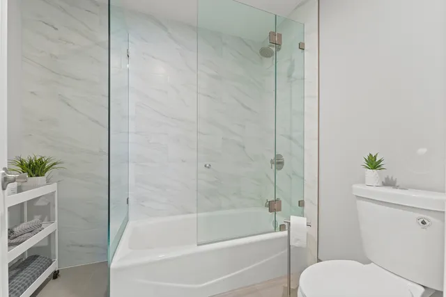 a bath room with a toilet and a bath tub