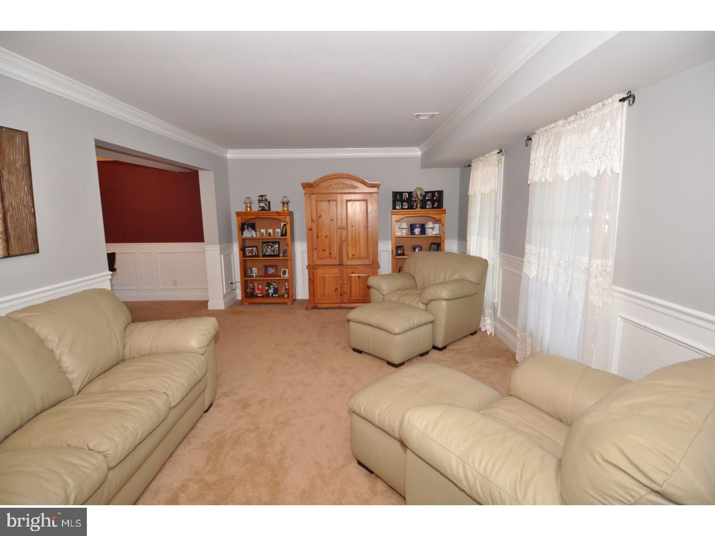42 Manchester Road Mount Holly, NJ 08060 - Photo 3 of 25 Living Room