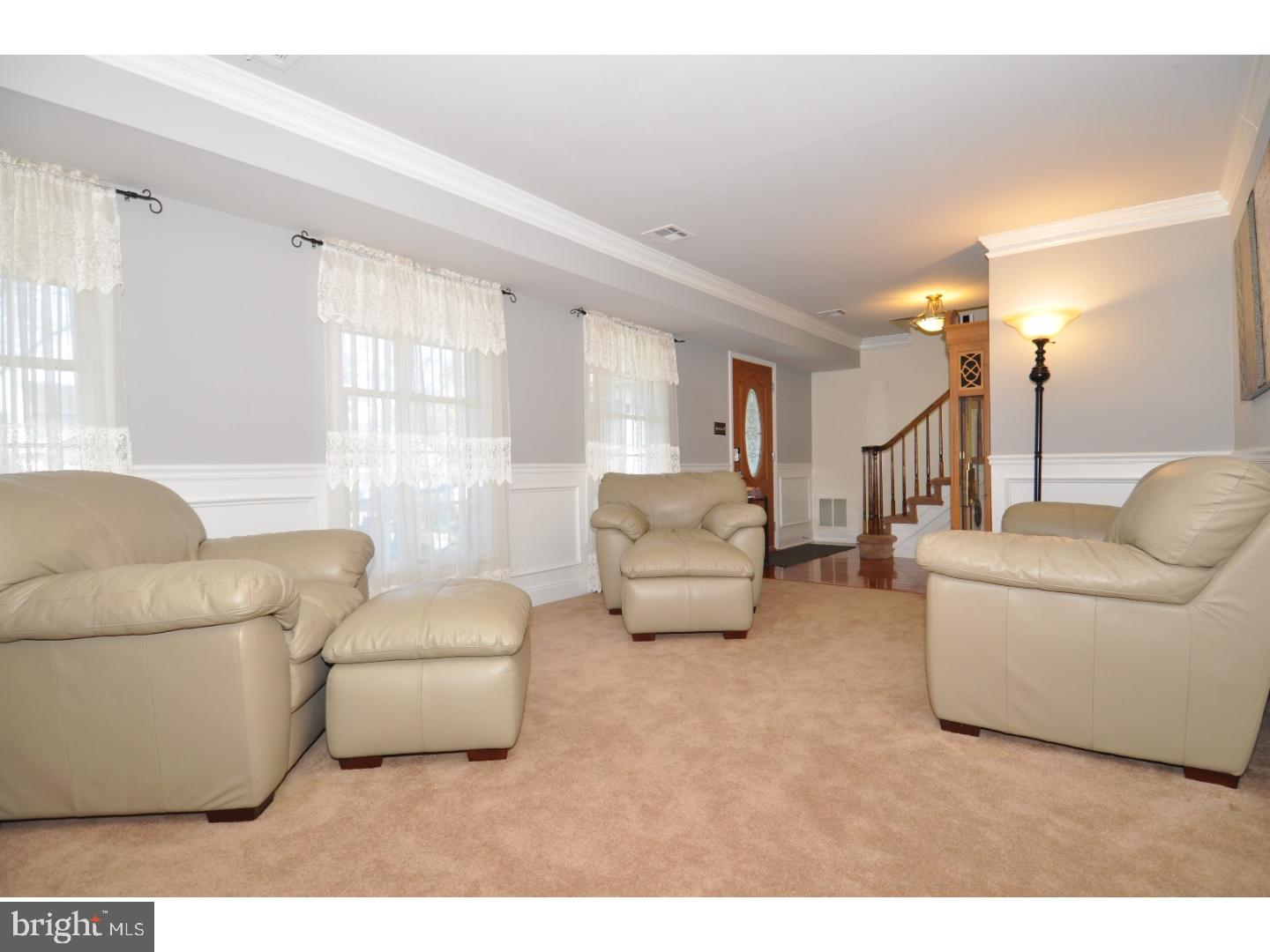 42 Manchester Road Mount Holly, NJ 08060 - Photo 10 of 25 Living Room