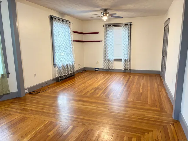 $1,600 | 19 Darrow Street, Unit 2, New London, CT 06320