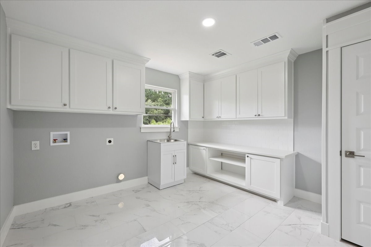 8679 Massey Lake Road Silsbee, TX 77656 - Photo 26 of 37 a view of cabinets and window