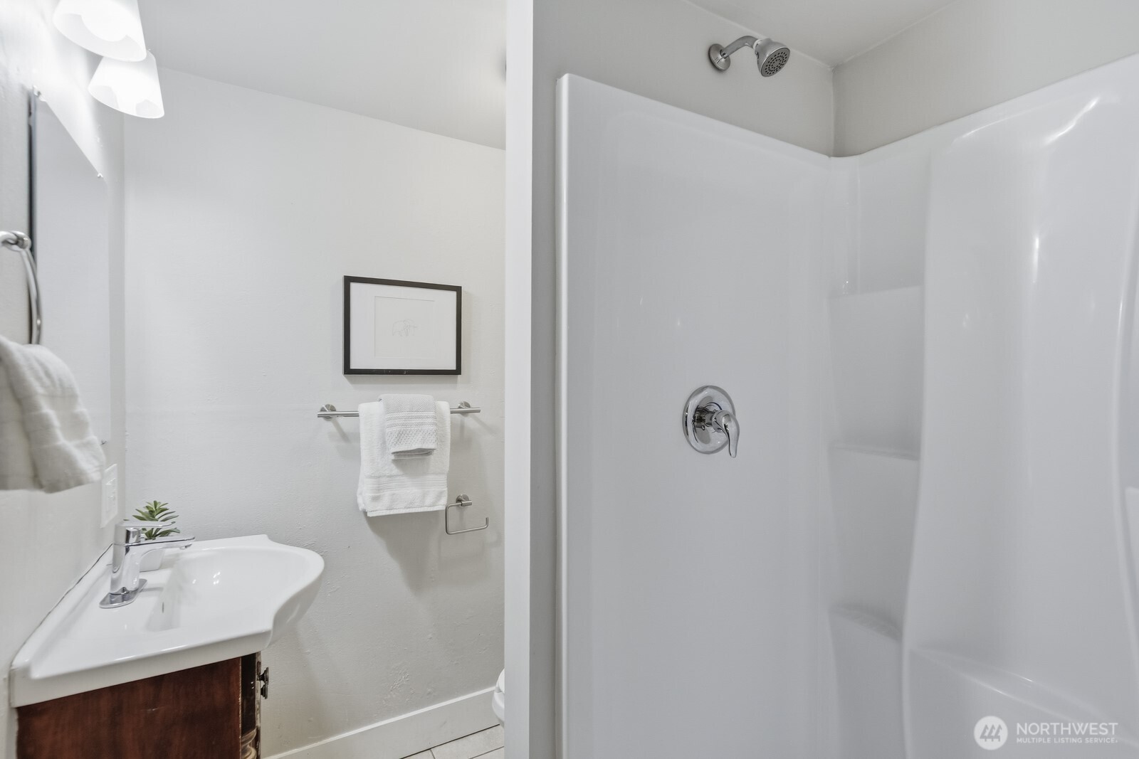 3822 Shelby Road Lynnwood, WA 98087 - Photo 31 of 40 a bathroom with a shower a sink and a mirror