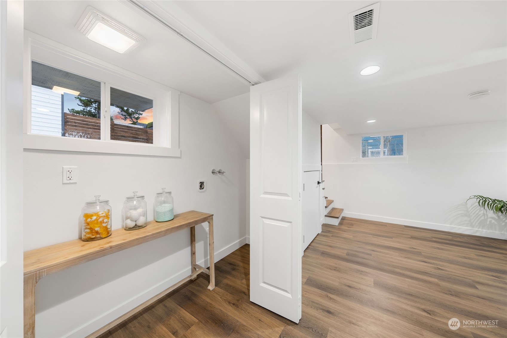 12042 Renton Avenue South Seattle, WA 98178 - Photo 19 of 40 Gallery Image 19