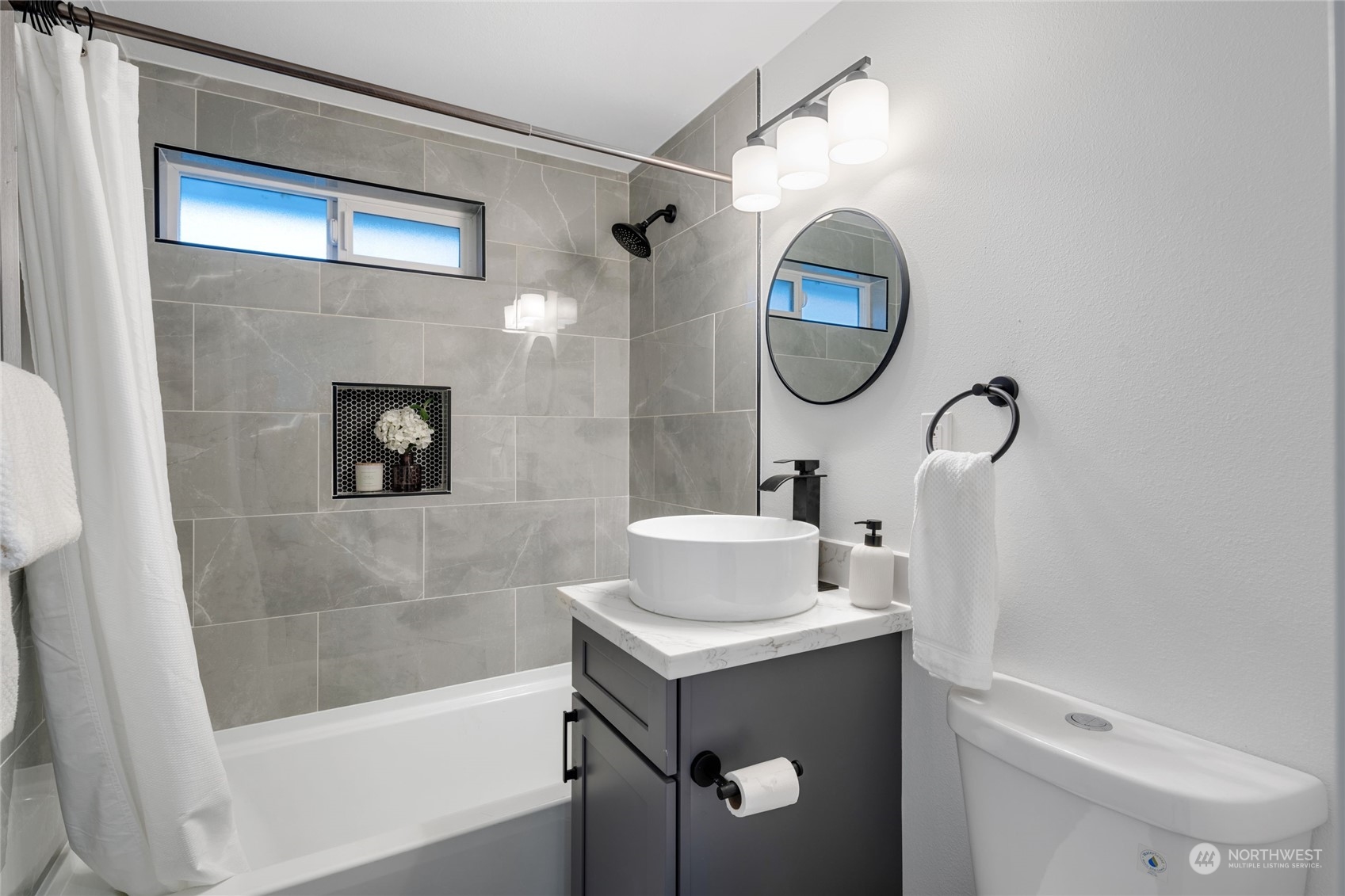 12042 Renton Avenue South Seattle, WA 98178 - Photo 23 of 40 Gallery Image 23