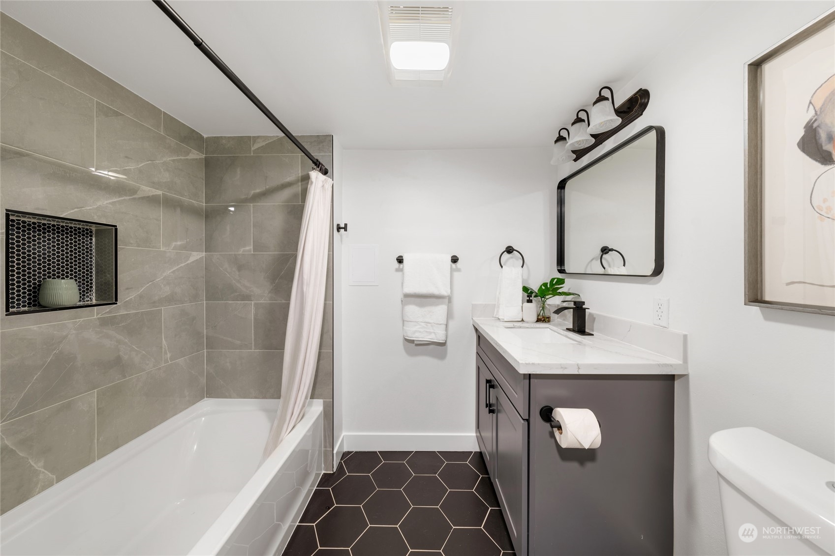 12042 Renton Avenue South Seattle, WA 98178 - Photo 29 of 40 Gallery Image 29