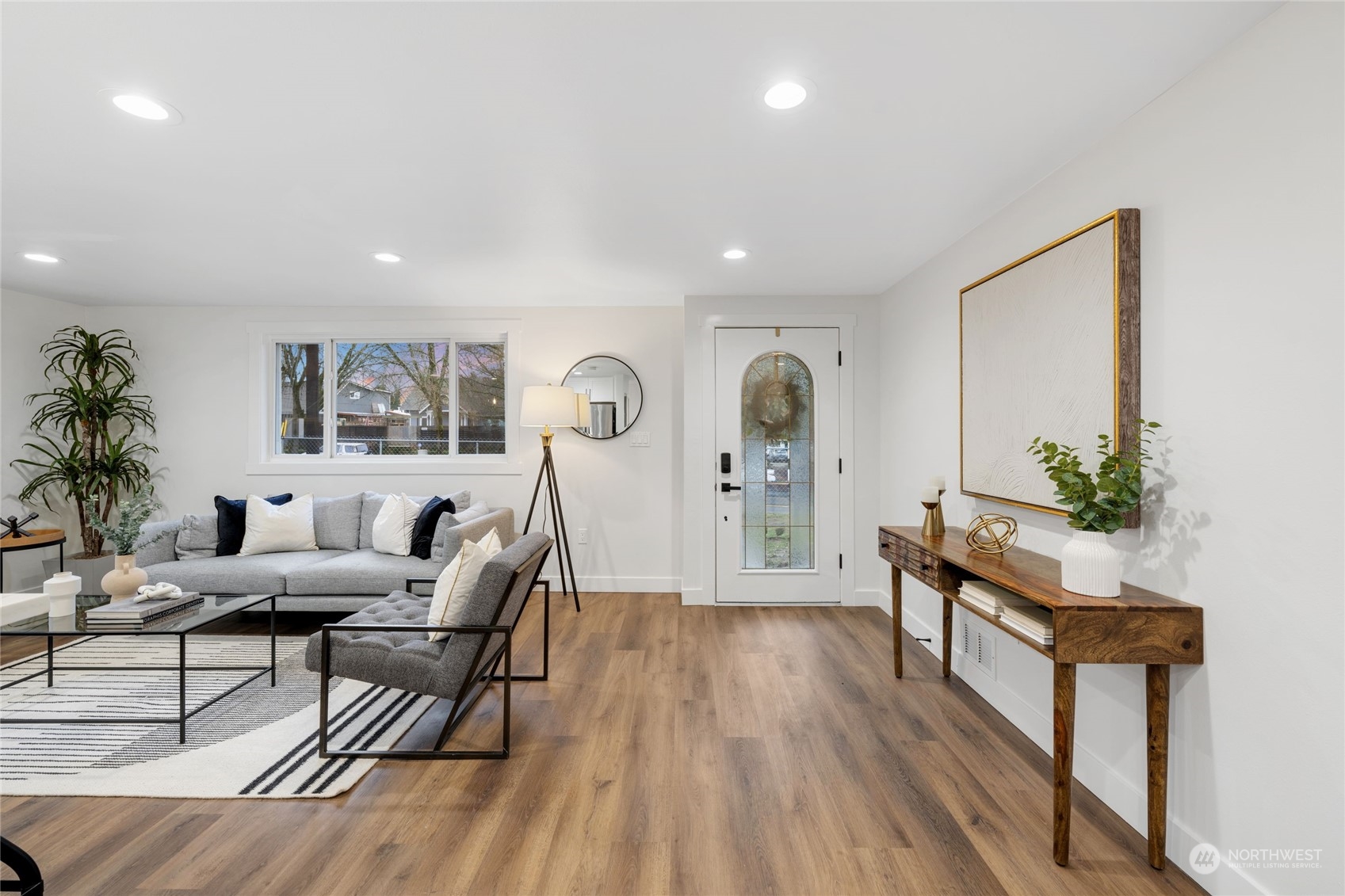 12042 Renton Avenue South Seattle, WA 98178 - Photo 5 of 40 Gallery Image 5