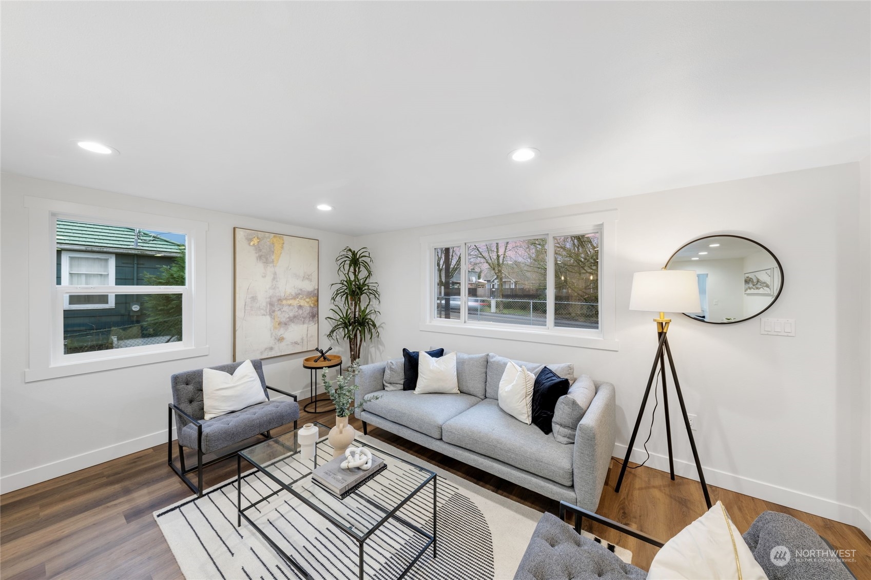 12042 Renton Avenue South Seattle, WA 98178 - Photo 6 of 40 Gallery Image 6