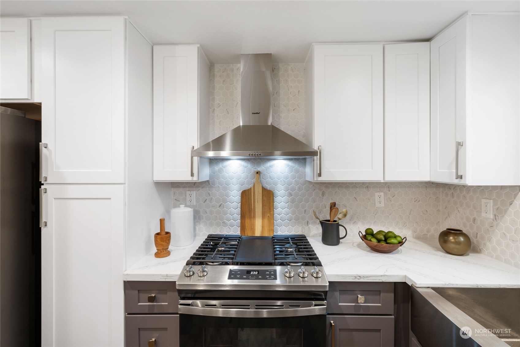 12042 Renton Avenue South Seattle, WA 98178 - Photo 10 of 40 Gallery Image 10